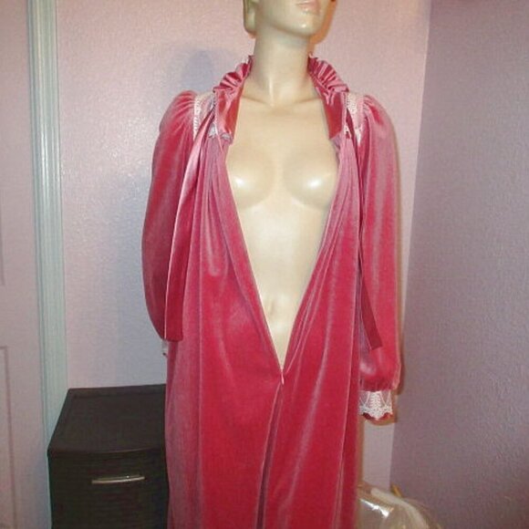 Vtg Gilligan & O'Malley Velour Nightgown Robe Size S Long Pockets Prairie Modest - Picture 5 of 12